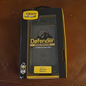 OtterBox iPhone 8/ iPhone 7 black phone case